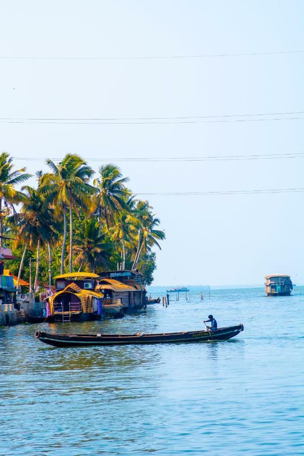 Marvel Cruise Hotel Alappuzha Exterior photo