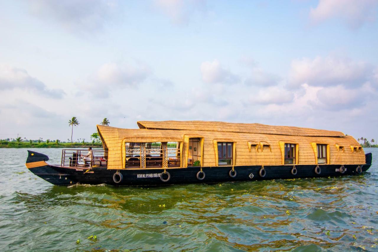 Marvel Cruise Hotel Alappuzha Exterior photo
