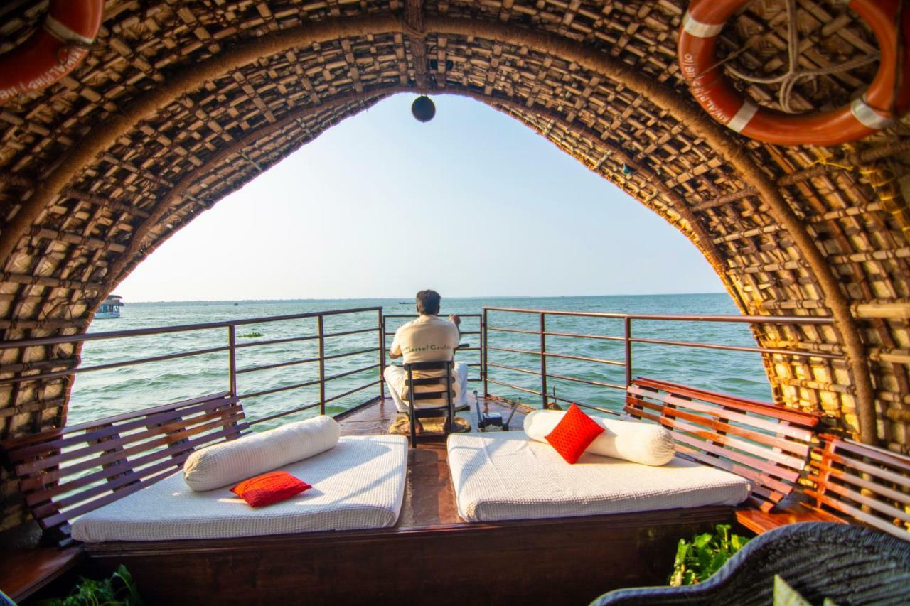 Marvel Cruise Hotel Alappuzha Exterior photo